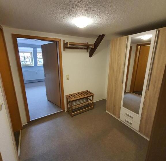 침실 1개 아파트, Zur Goldenen Sonne