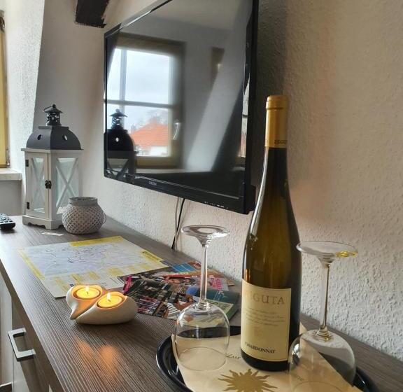 침실 1개 아파트, Zur Goldenen Sonne