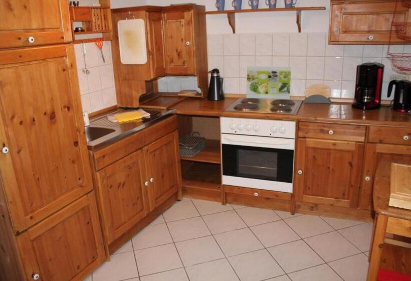 침실 1개 아파트, Zur Goldenen Sonne