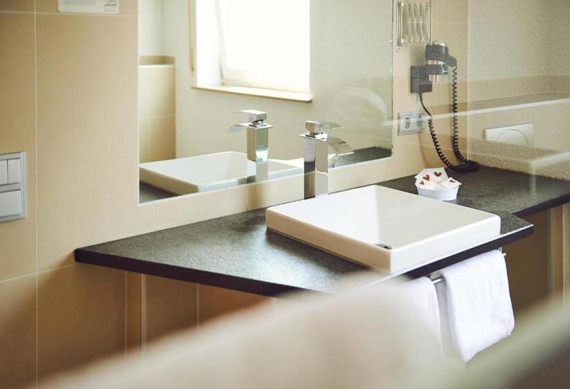 חדר קלאסי לארבעה, Alte Linde Landhotel & Restaurant