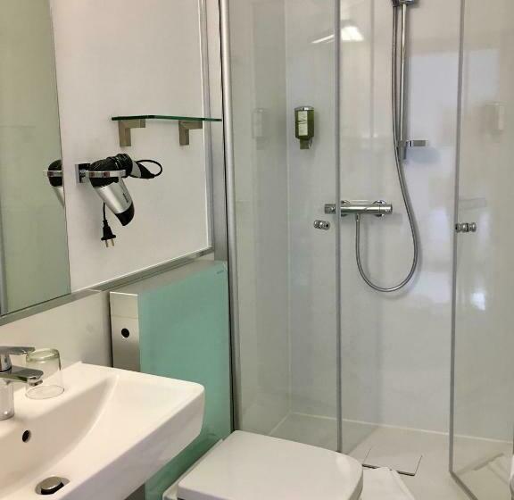 スタンダードシングルルーム, Alt Warburg