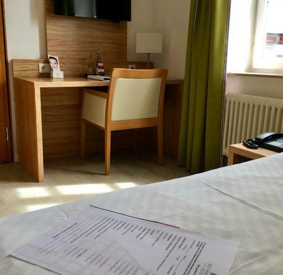 スタンダードシングルルーム, Alt Warburg