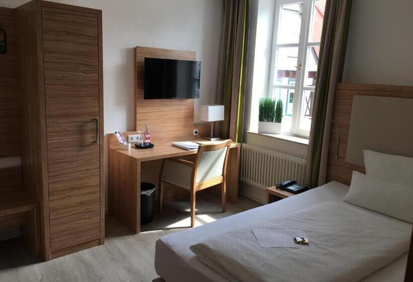 スタンダードシングルルーム, Alt Warburg