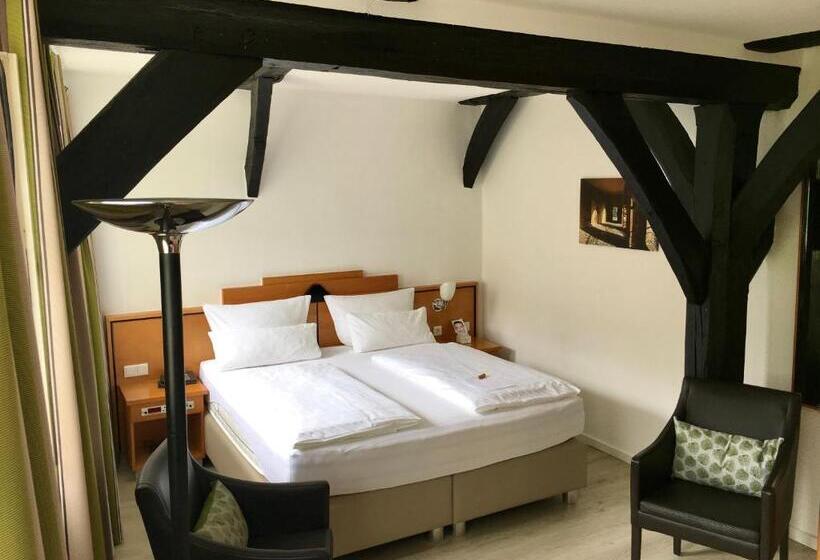 スーペリアールーム, Alt Warburg