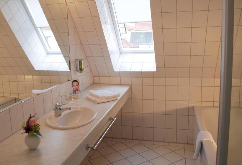 スーペリアールーム, Alt Warburg