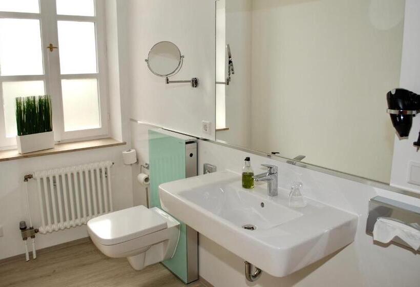 スタンダードシングルルーム, Alt Warburg