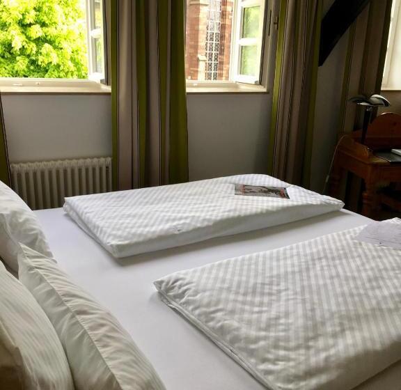 スタンダードルーム, Alt Warburg