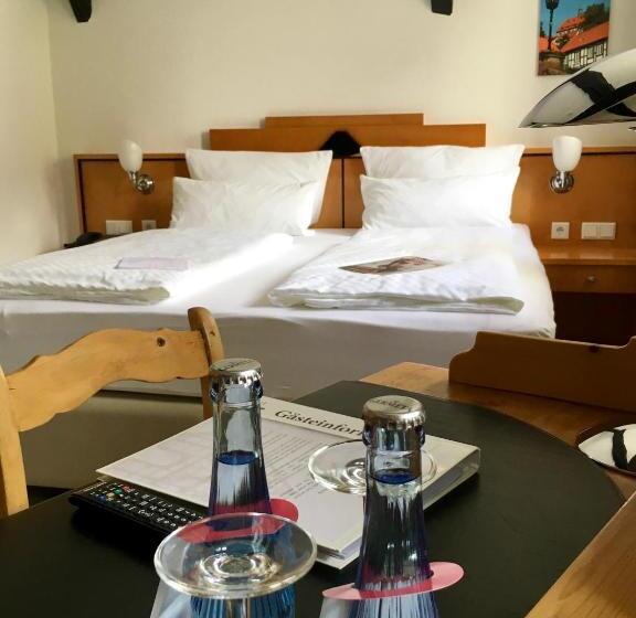 スタンダードルーム, Alt Warburg