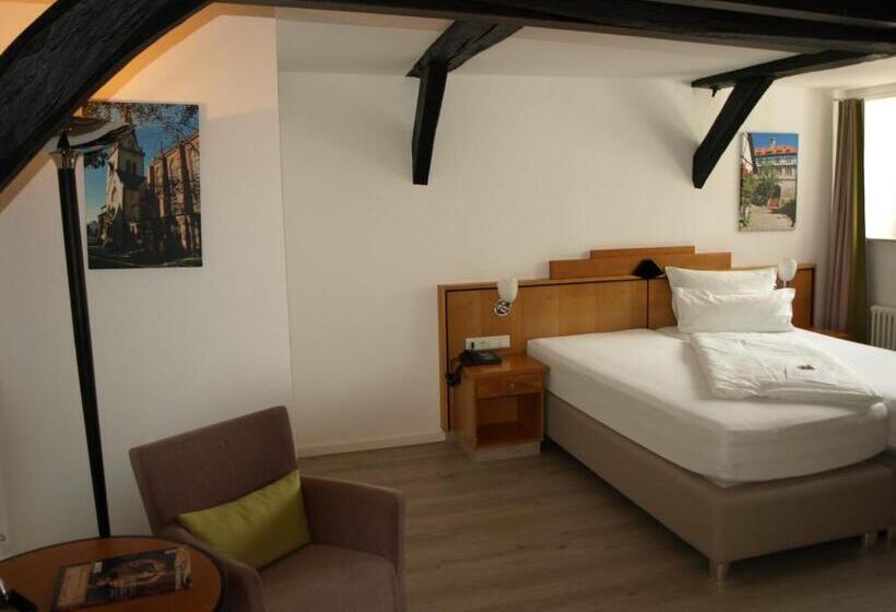 スーペリアールーム, Alt Warburg