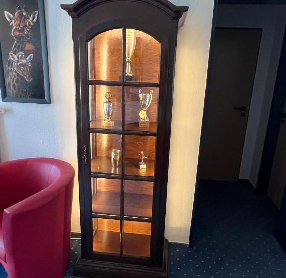 اتاق استاندارد یک نفره, Am Klieversberg