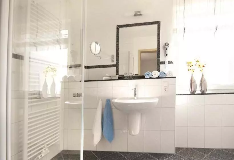 コンフォートルーム, & Ferienappartements Edelweiss
