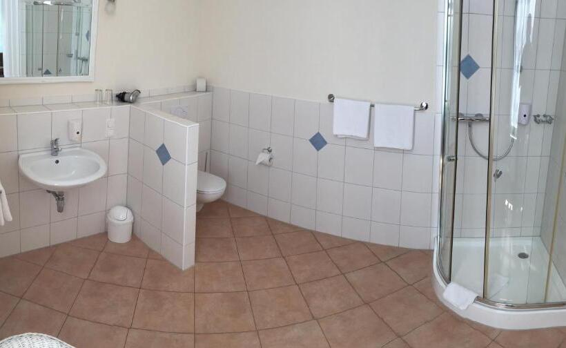 חדר סטנדרט לארבעה, Jagdschloß Walkenried