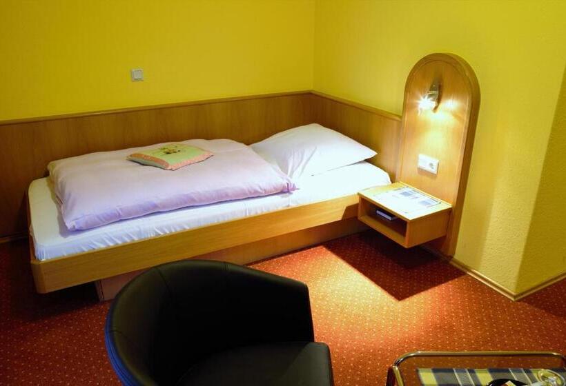 اتاق استاندارد یک نفره, Kasserolle