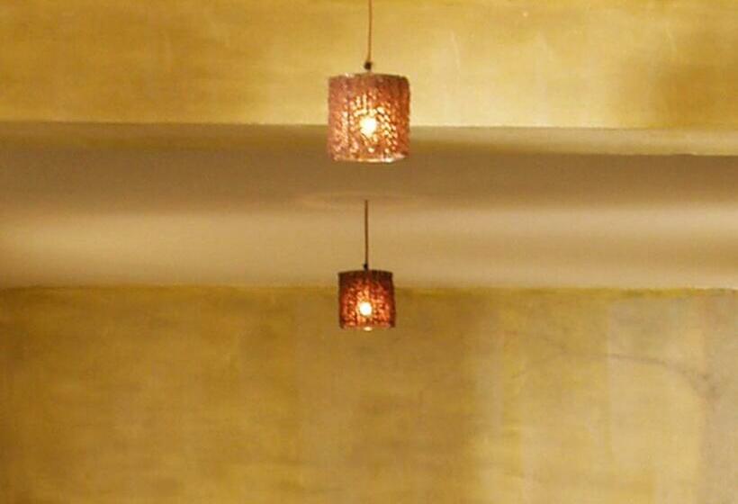 スタンダードルーム, Lux