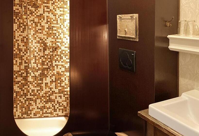 スタンダードルーム, Lux