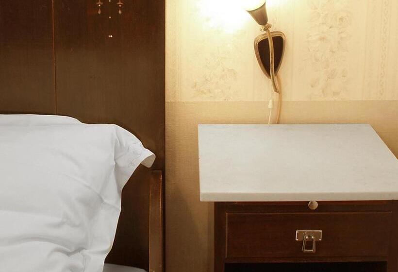 スタンダードルーム, Lux