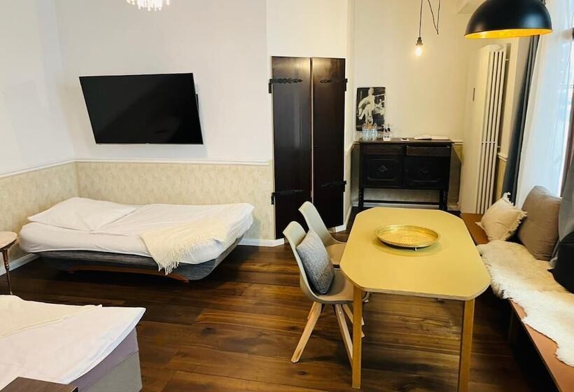 ファミリールーム, Lux