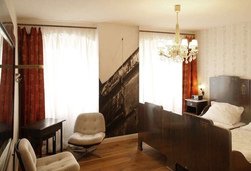 スタンダードルーム, Lux