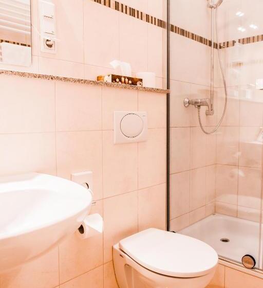 اتاق استاندارد با سرویس بهداشتی مشترک, Martinihof