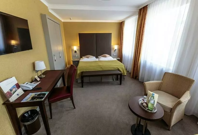 Perhehuone, Parkhotel Güldene Berge