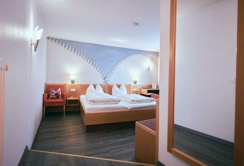 Quarto standard, Roter Hahn