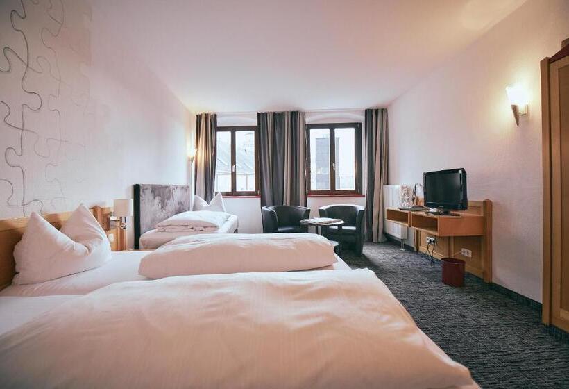 Quarto Triplo Standart, Roter Hahn