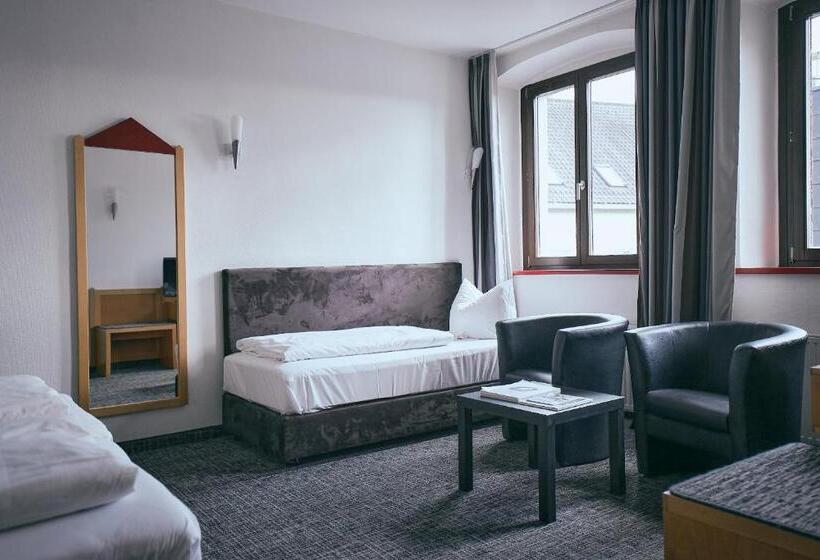 Quarto Triplo Standart, Roter Hahn