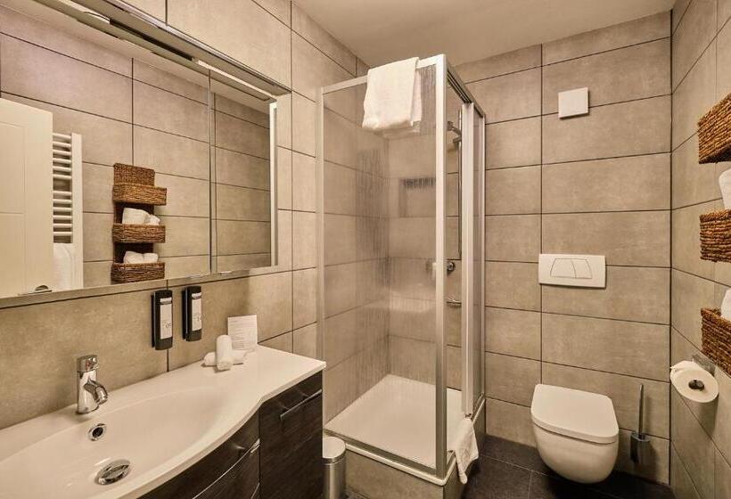 Quarto Familiar, Roter Hahn