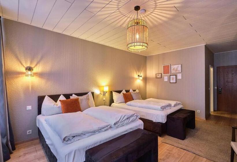 Quarto Familiar, Roter Hahn