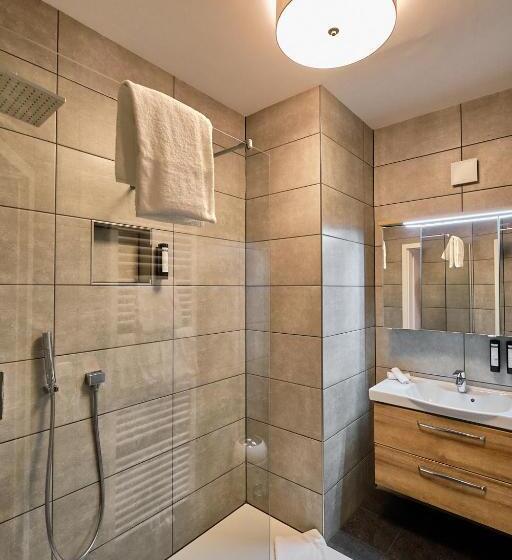 Quarto Familiar, Roter Hahn