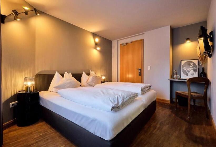 Quarto deluxe, Roter Hahn