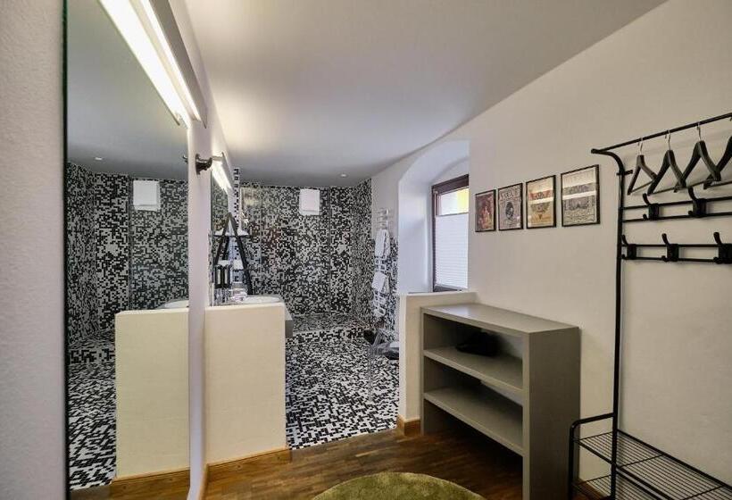 Quarto deluxe, Roter Hahn