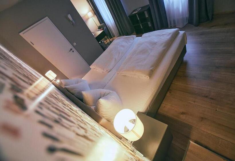 Quarto deluxe, Roter Hahn