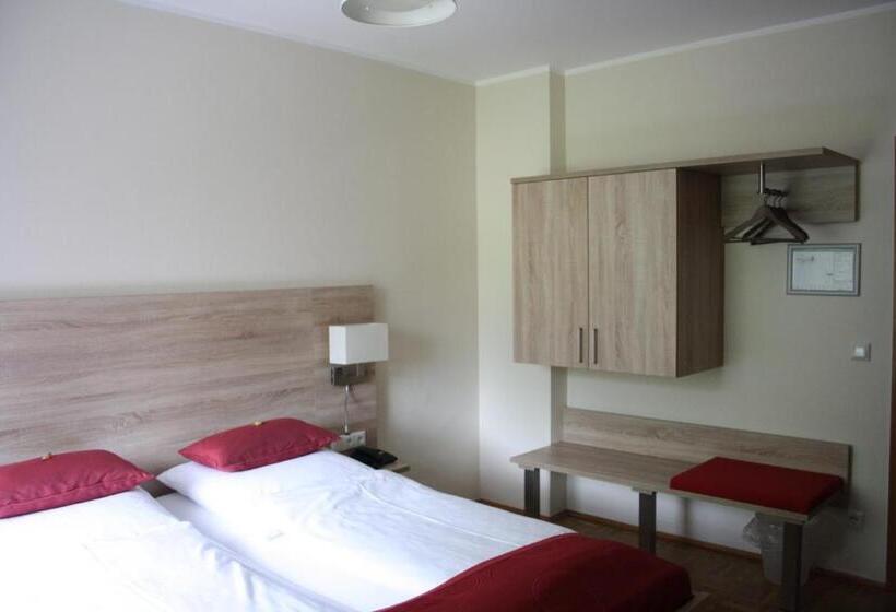 غرفة كومفورت, Schwarzer Adler