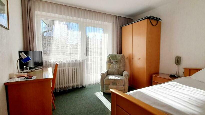 חדר סטנדרט יחיד, Seemüller