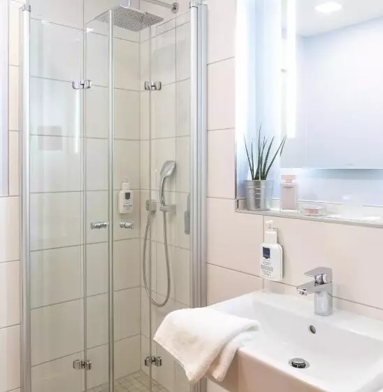 Standard Yhden Hengen Huone, Tiemann S