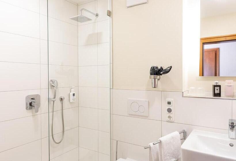 1间卧室的房子, Tiemann S