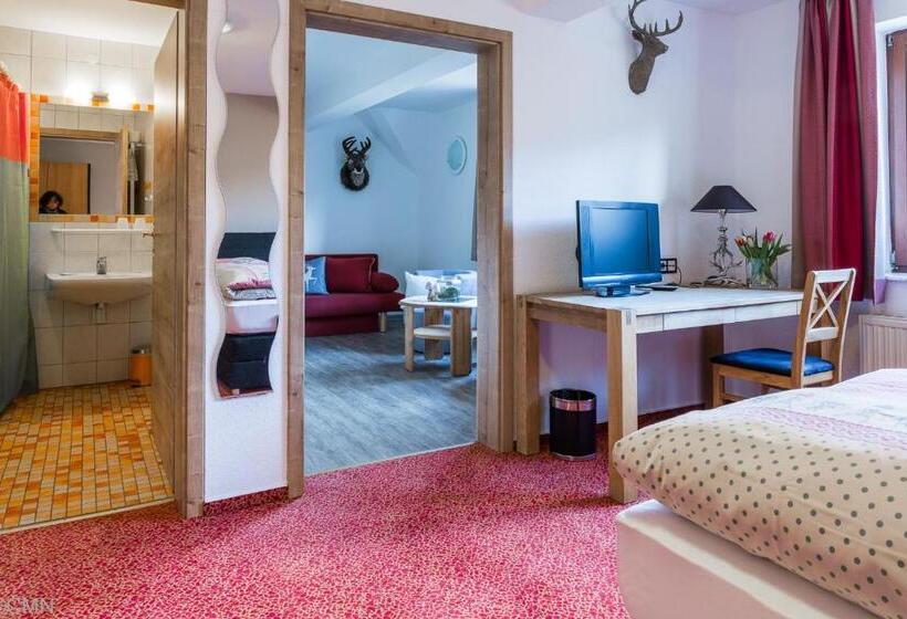Семейный Номер Вид на Сад, Landhotel Baumwipfel