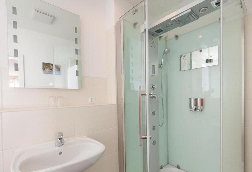 شقة غرفة واحدة, Schäfers Hotel, Self Check In, Cafe Am