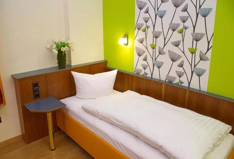اتاق استاندارد یک نفره, Stadtcafé Hotel Garni
