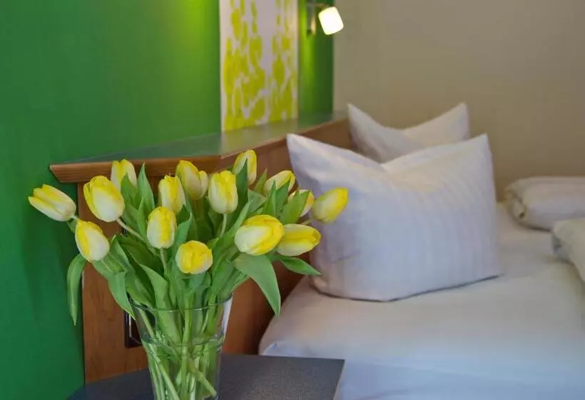 اتاق کلاسیک چهارنفره, Stadtcafé Hotel Garni