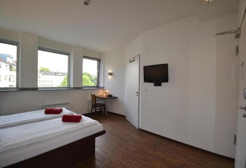 Номер Стандарт, Hostel Köln