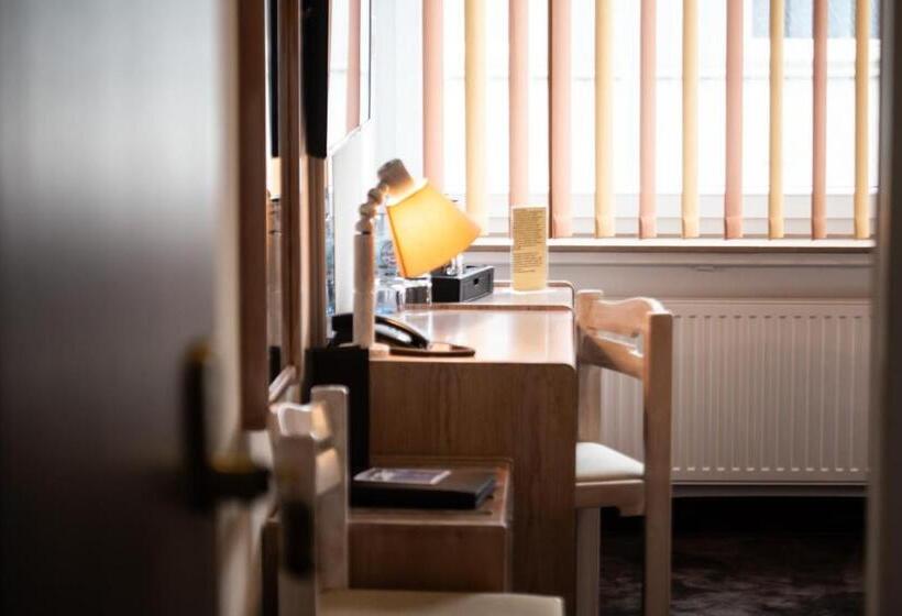 Номер Стандарт, Am Sportpark