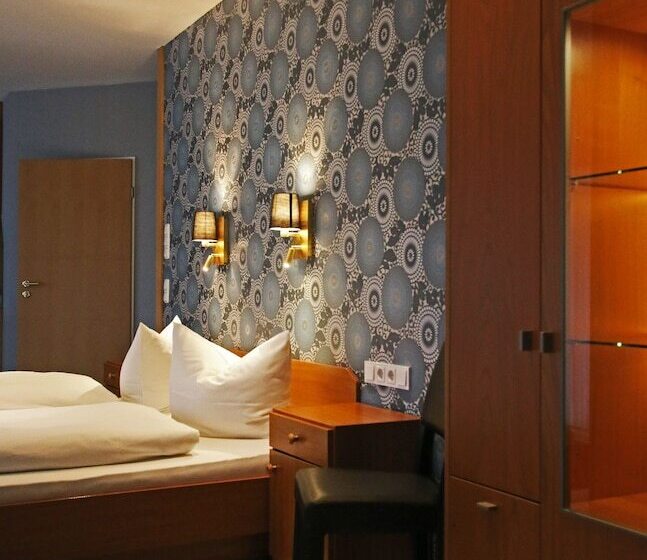 غرفة قياسية ثلاثية, Garni Haffmans