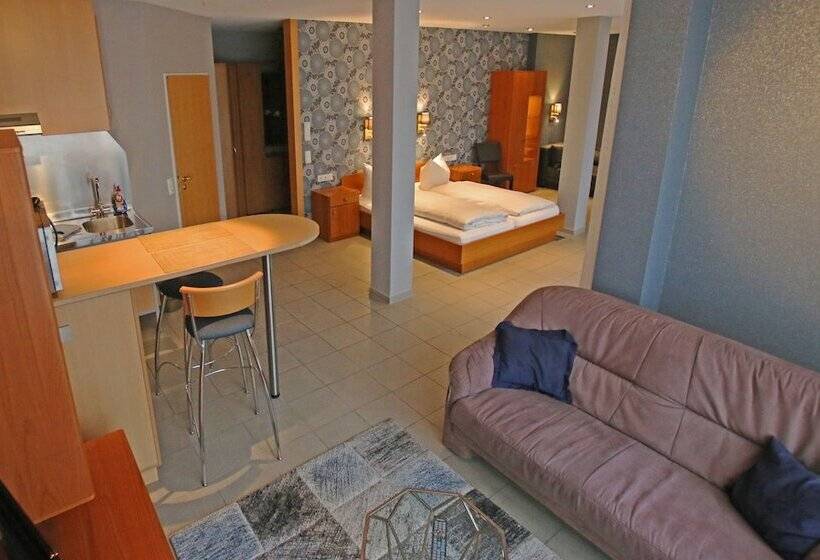 غرفة قياسية ثلاثية, Garni Haffmans