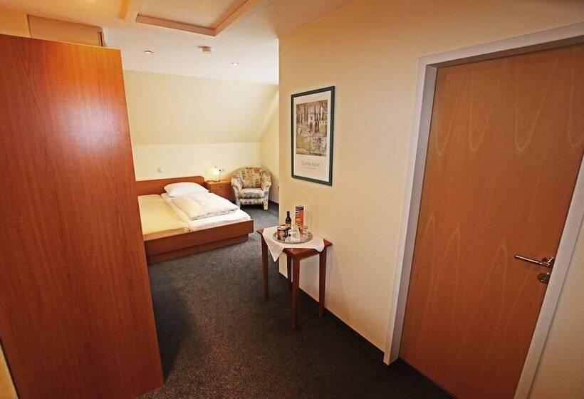 غرفة قياسية ثلاثية, Garni Haffmans