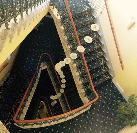 غرفة قياسية فردية, Goldner Loewe