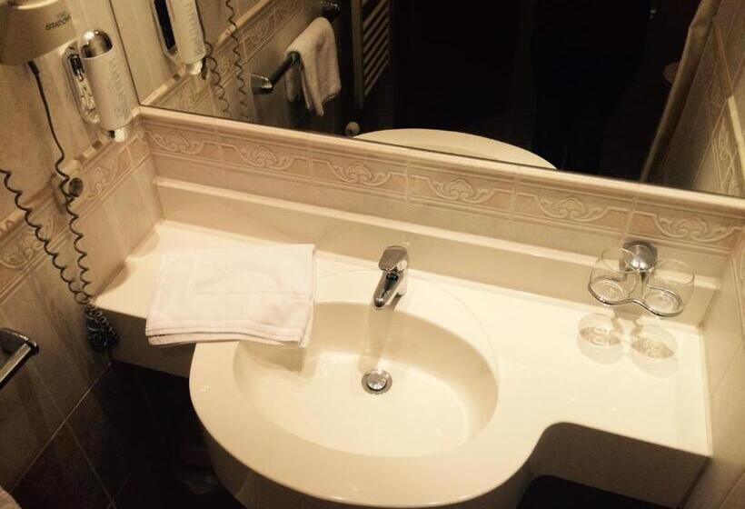 غرفة كومفورت, Goldner Loewe