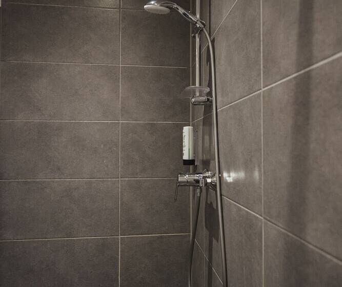 컴포트 룸, Lindenhof