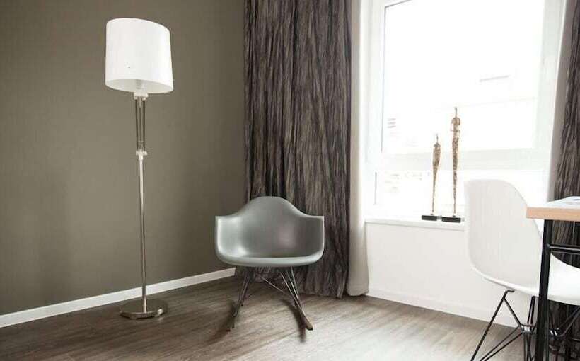 컴포트 룸, Lindenhof